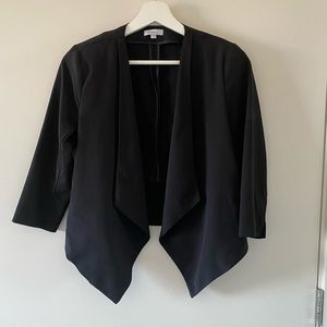 ✨SOLD✨ Short black blazer
